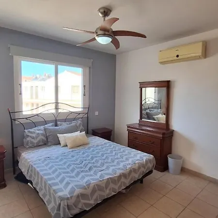 דירה Coastal Paradise *